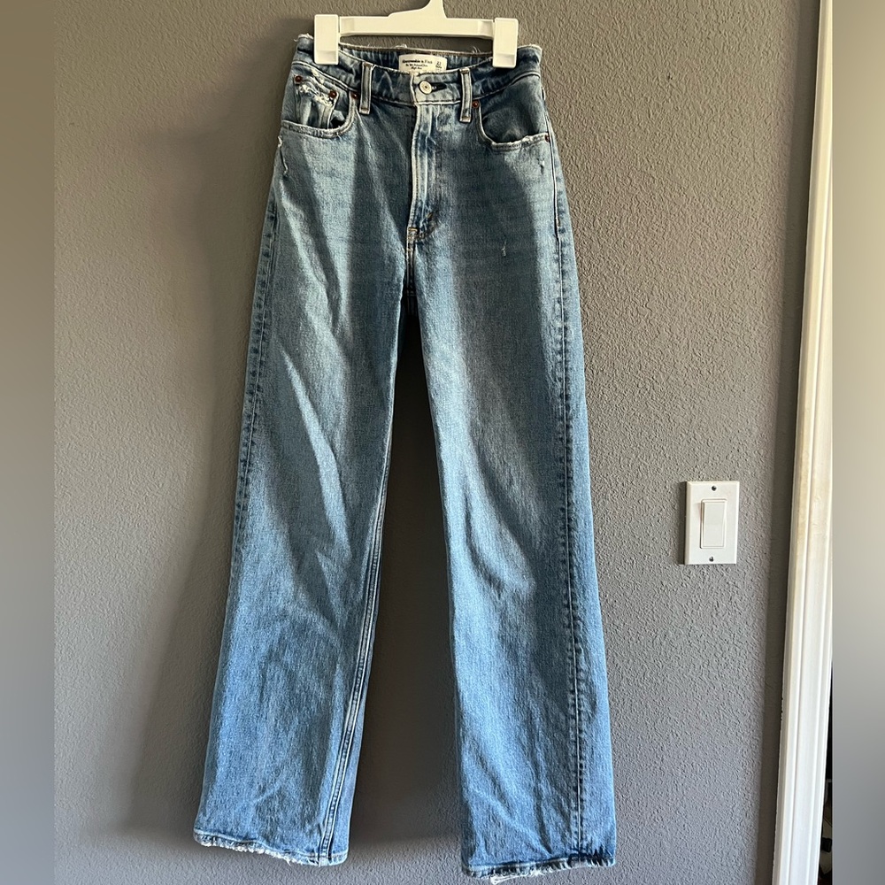 Abercrombie Curve Love High Rise 90s Relaxed Jean